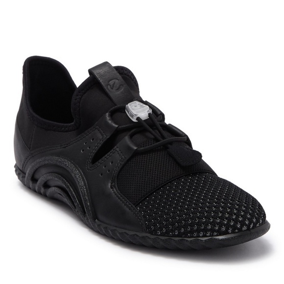 NEW ECCO Lightweight Mesh Sneaker